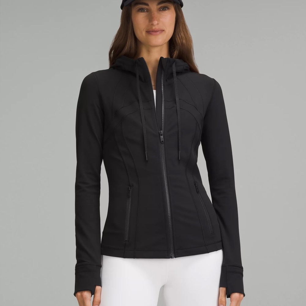 Lululemon women’s define hooded jacket. Size 6 black